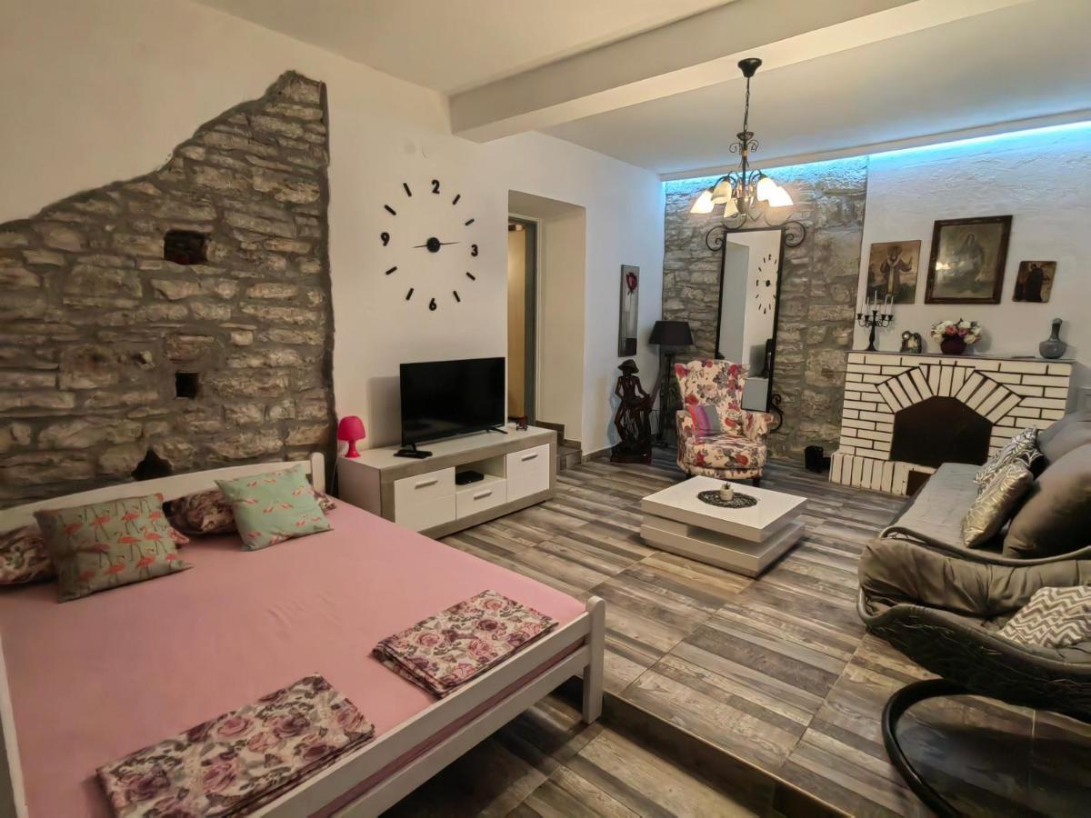 Old House Morinj Apartment Bagian luar foto
